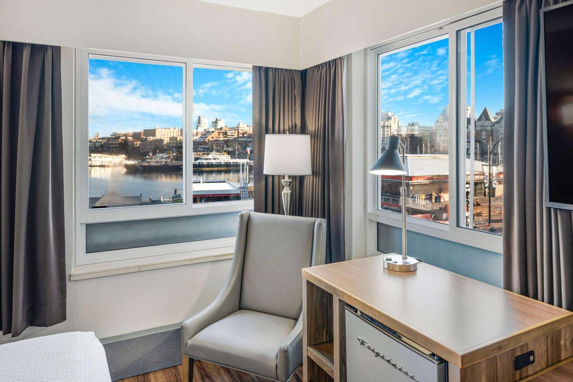Days Inn By Wyndham Victoria On The Harbour Εξωτερικό φωτογραφία