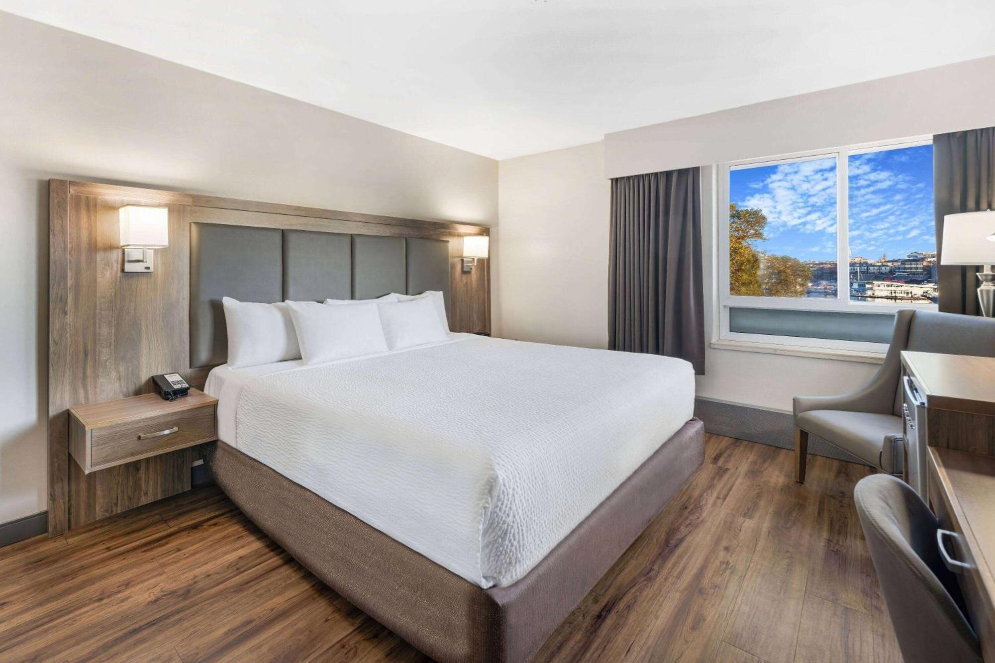 Days Inn By Wyndham Victoria On The Harbour Εξωτερικό φωτογραφία