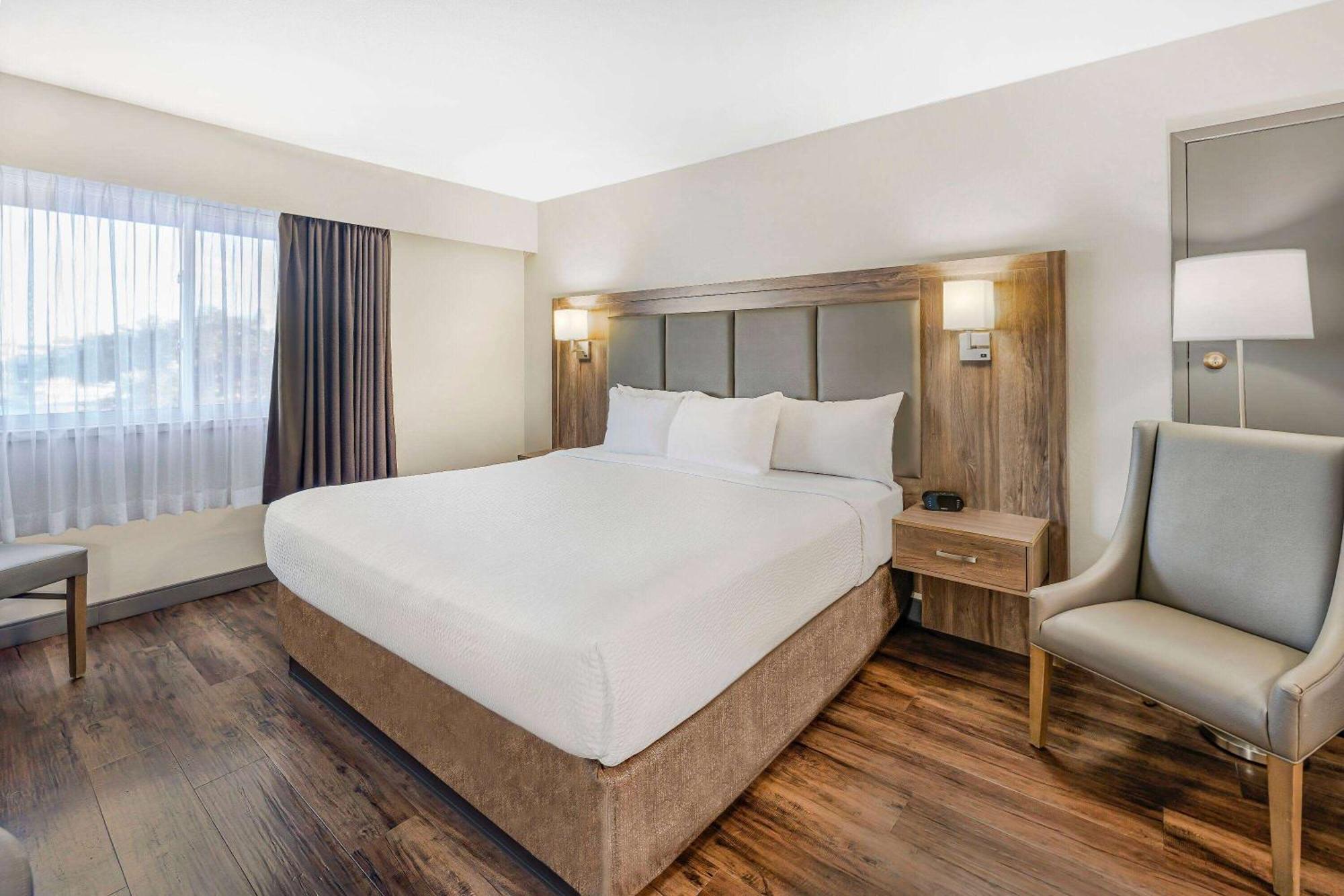 Days Inn By Wyndham Victoria On The Harbour Εξωτερικό φωτογραφία