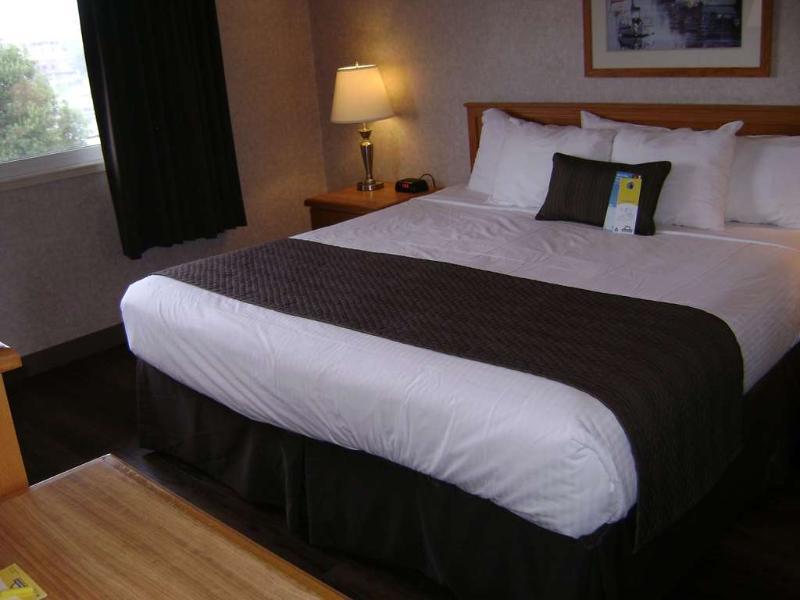 Days Inn By Wyndham Victoria On The Harbour Εξωτερικό φωτογραφία